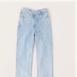 Women's Ultra High Rise 90s Straight Jean Criss Cross Size 25